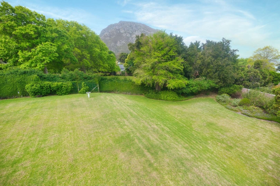 5 Bedroom Property for Sale in Fernkloof Estate Western Cape